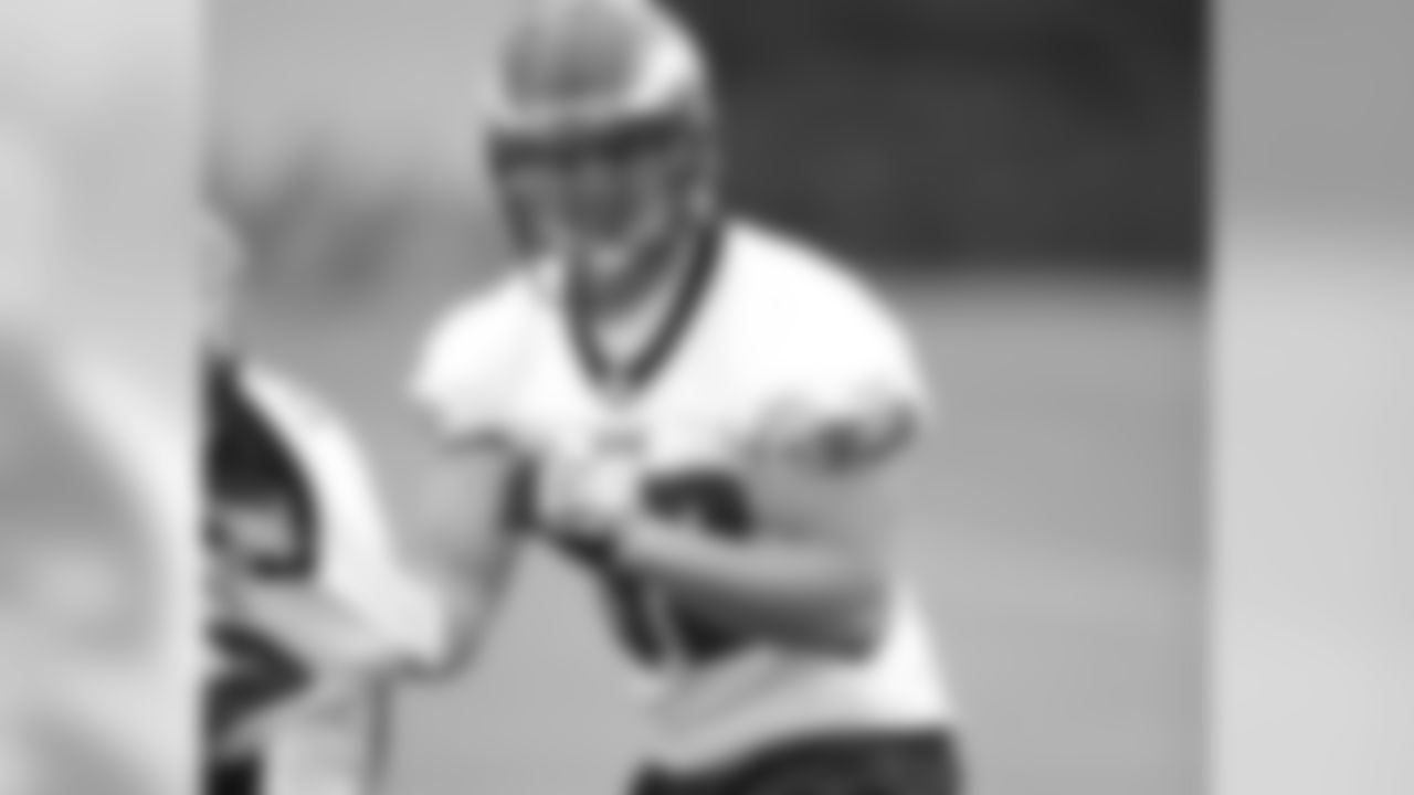 DE Daniel Te'o-Nesheim holds back teammate