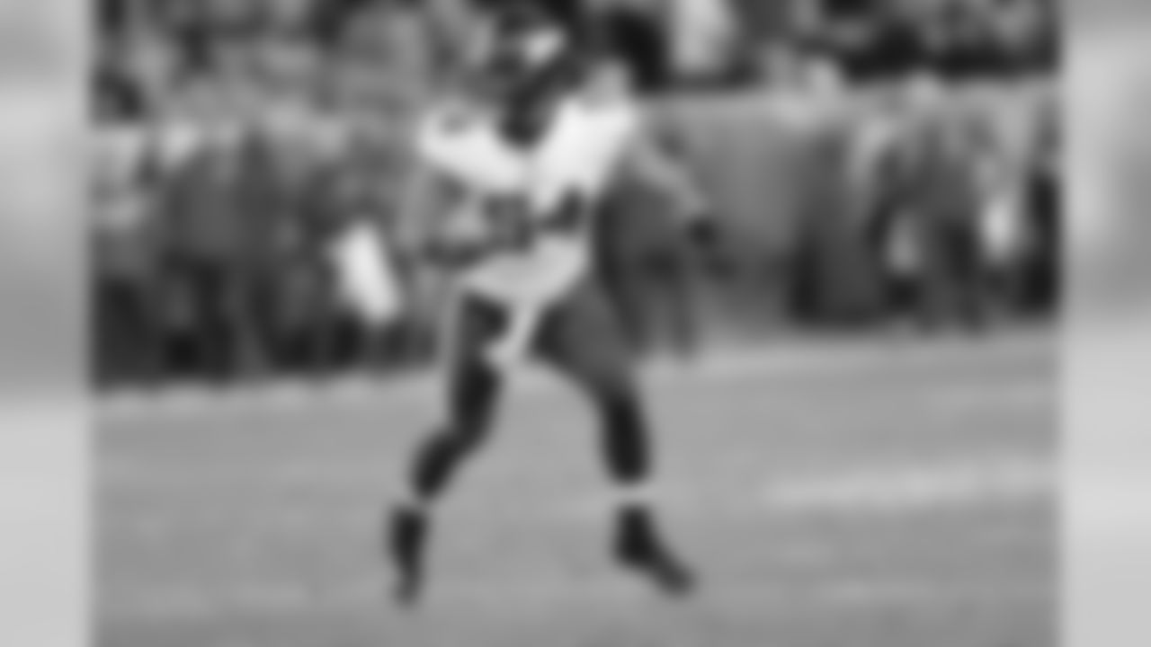 LB Eric Kendricks, brother of Eagles LB Mychal Kendricks, led the Vikings with 113 tackles during the regular season. He set the pace for the team again during the Divisional Round with 10.