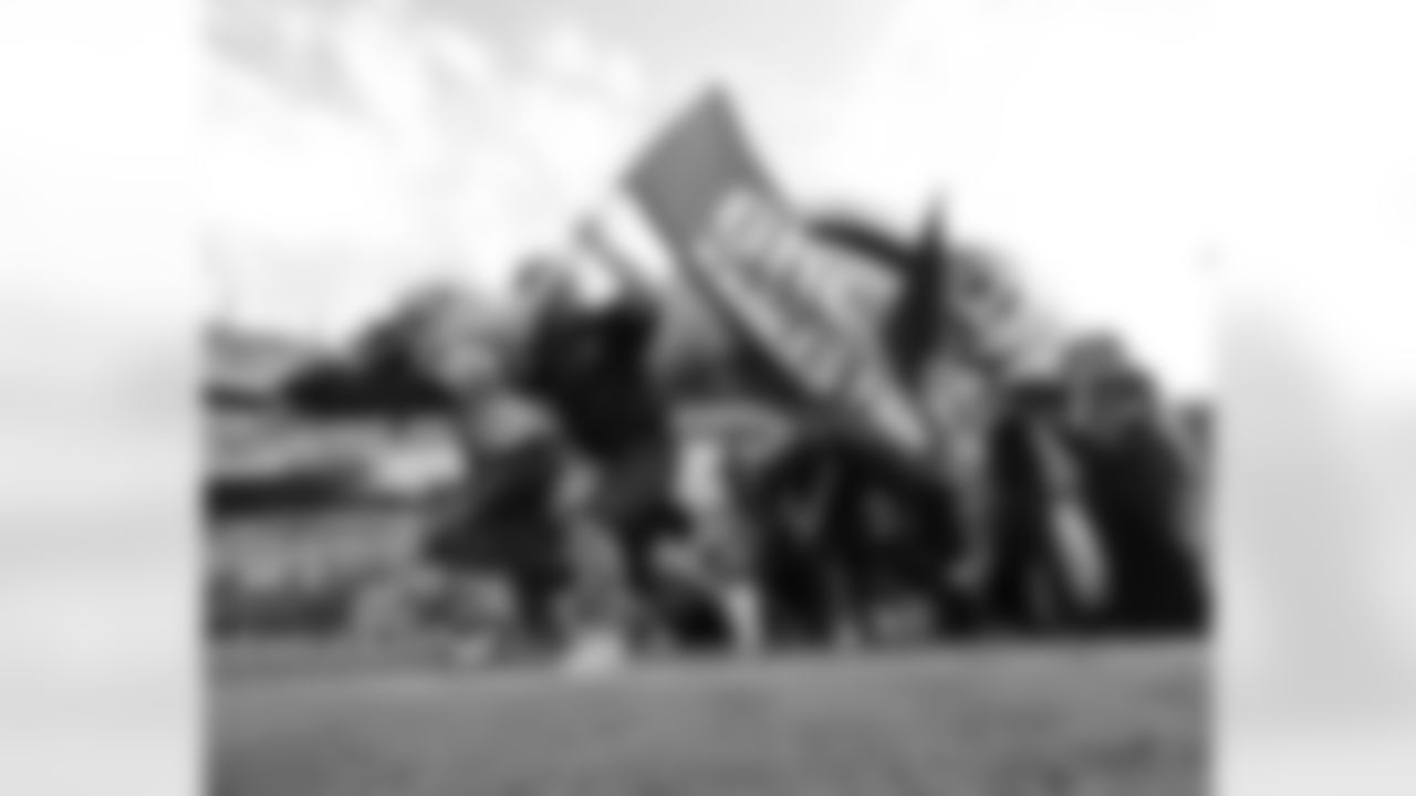 SWOOP leads Eagles out of tunnel