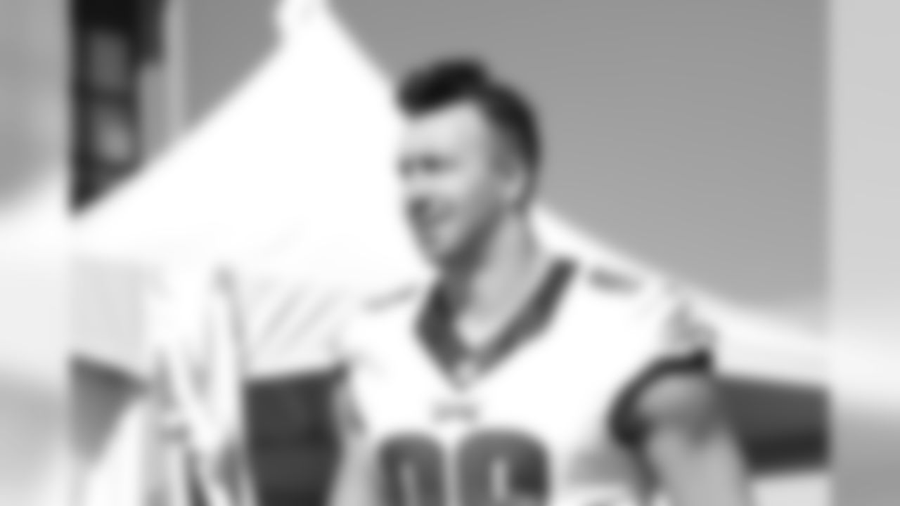 LB Connor Barwin