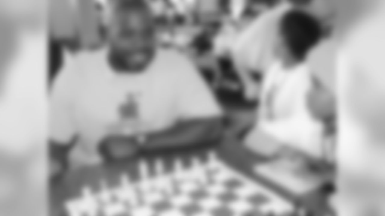 DE Phillip Hunt prepares for action