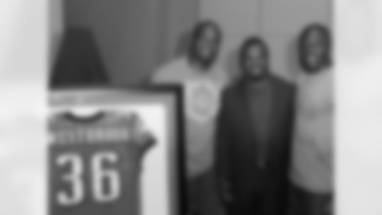 Brian Westbrook with Thomas Tapeh and Correll Buckhalter