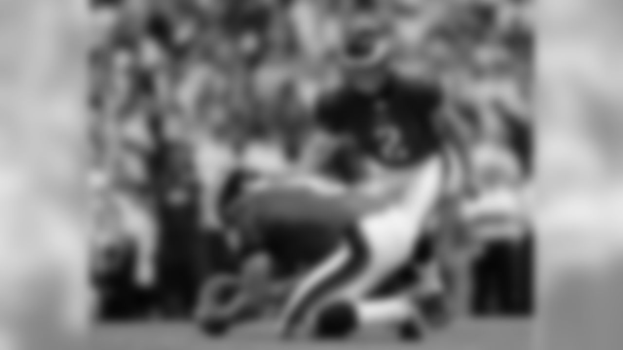 K David Akers converts a FG attempt
