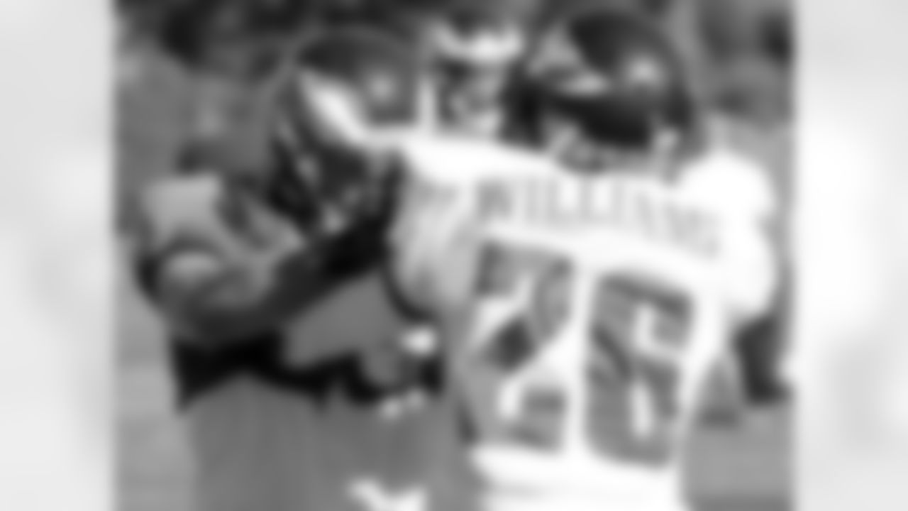WR Riley Cooper and CB Cary Williams go head-to-head