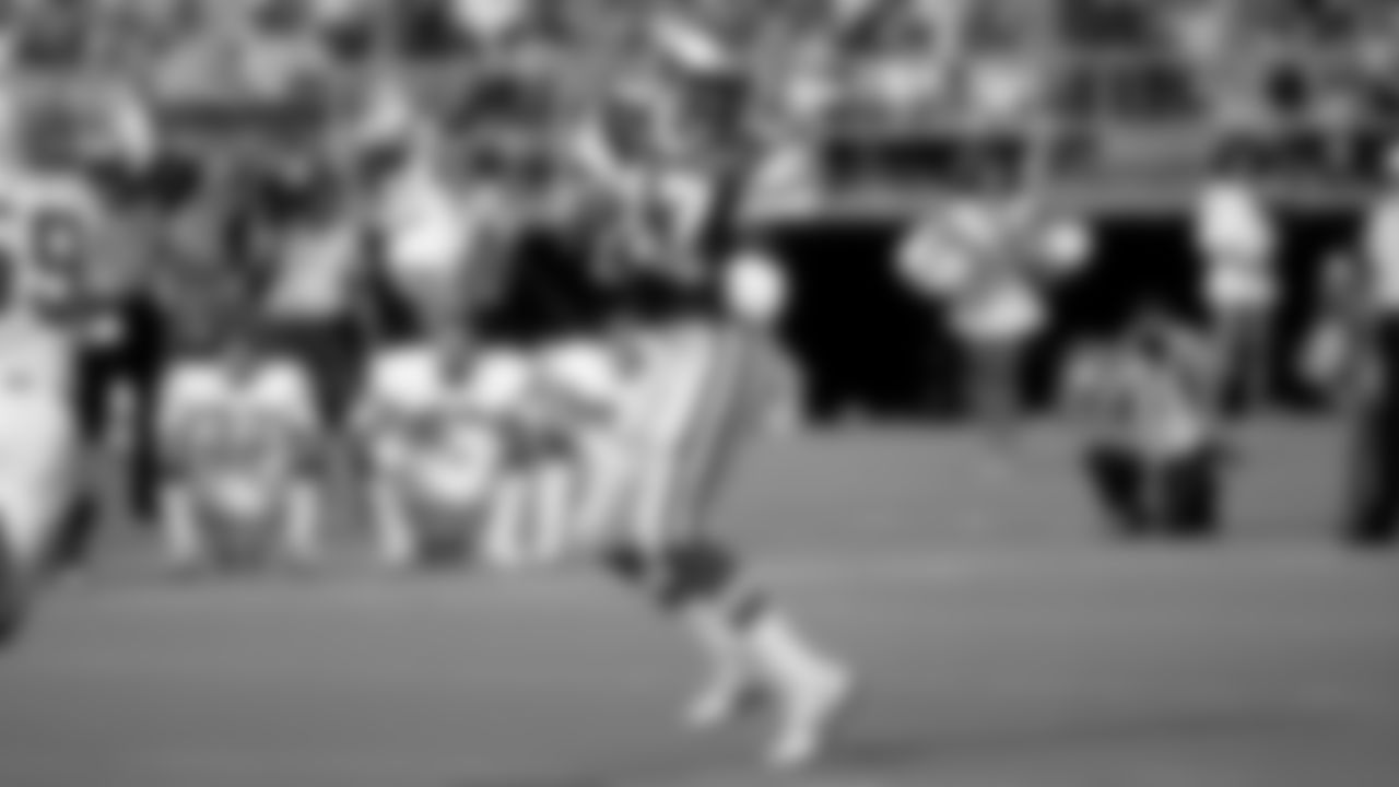 During the streak, Harold Carmichael led the NFL in receptions (432) and receiving touchdowns (66) and ranked second in receiving yards with 6,590