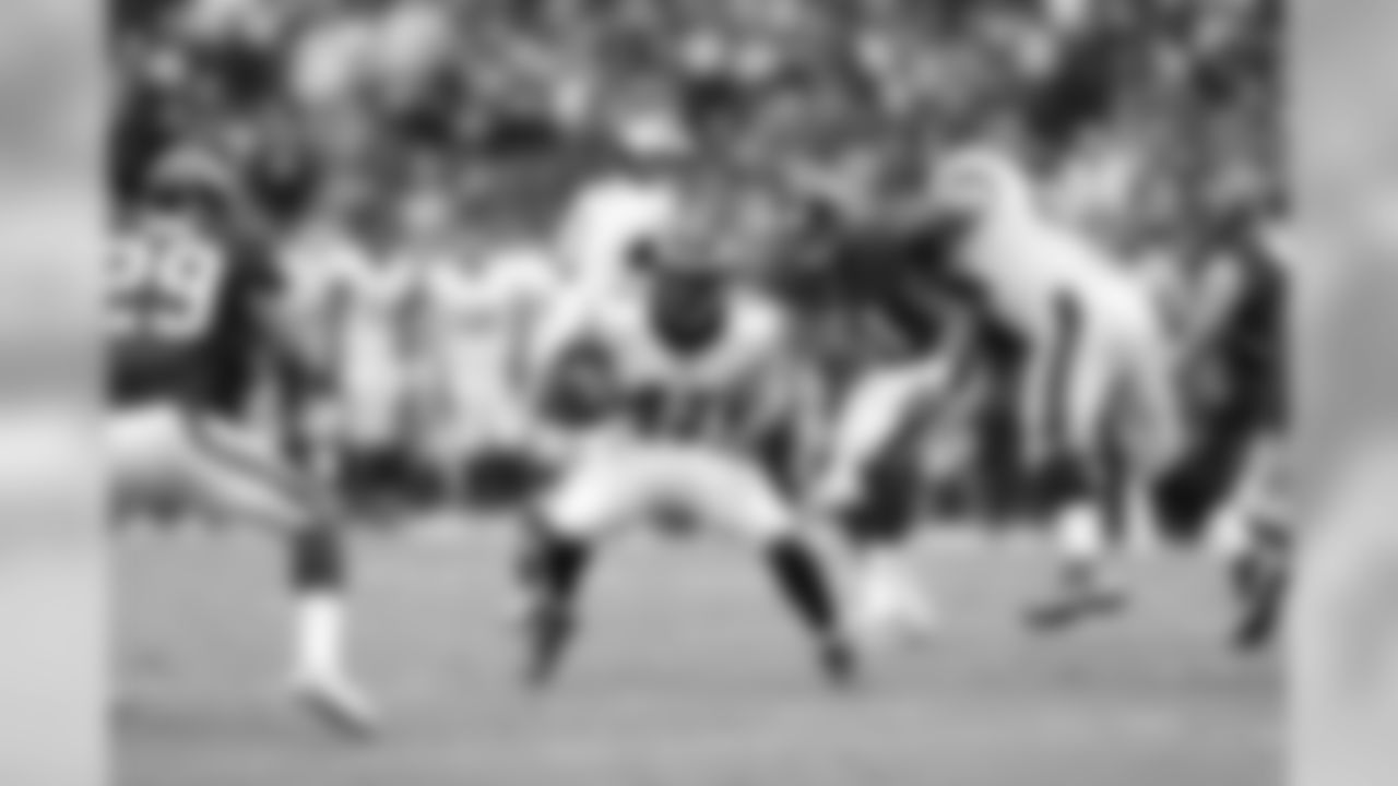 RB Darren Sproles cutting in and out