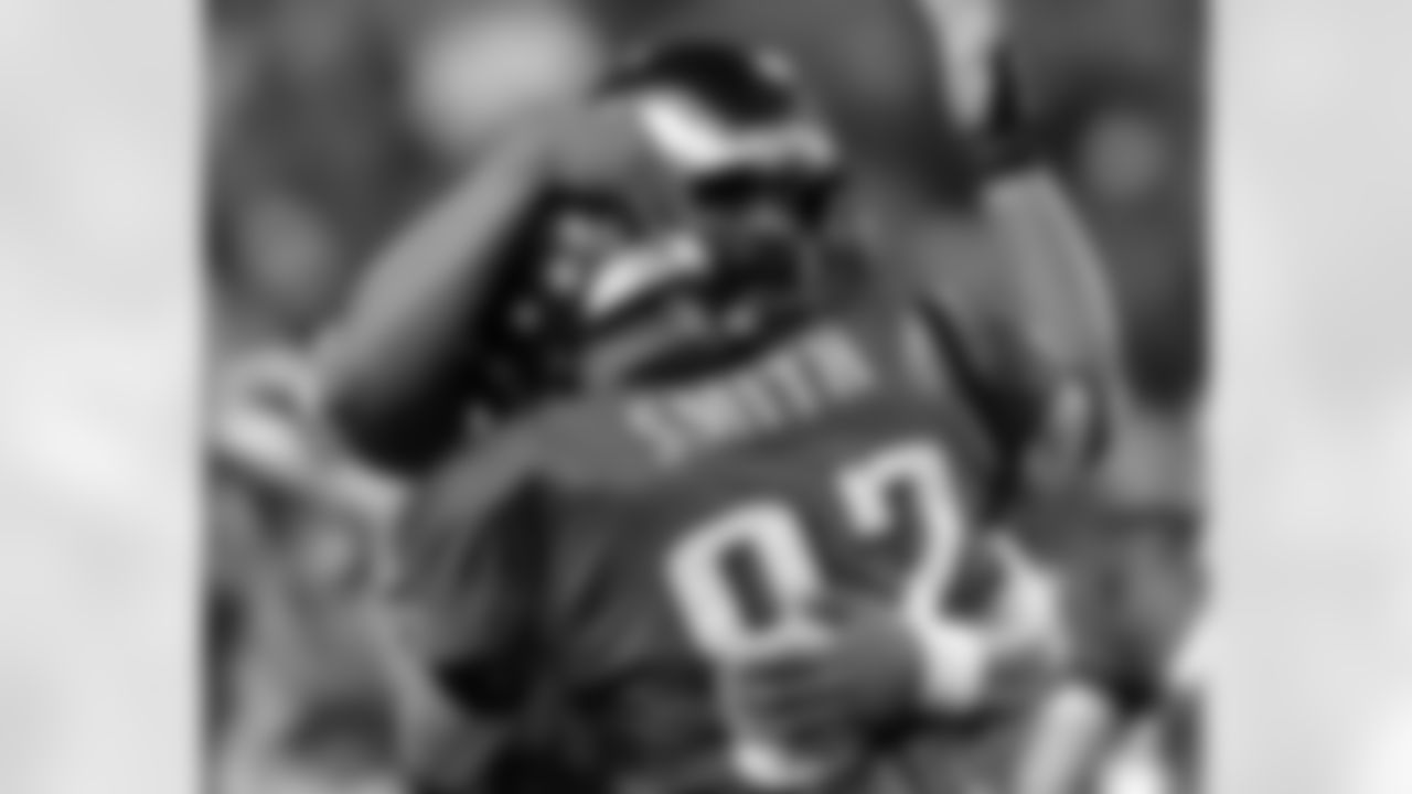 Donovan McNabb and L.J. Smith celebrate a touchdown
