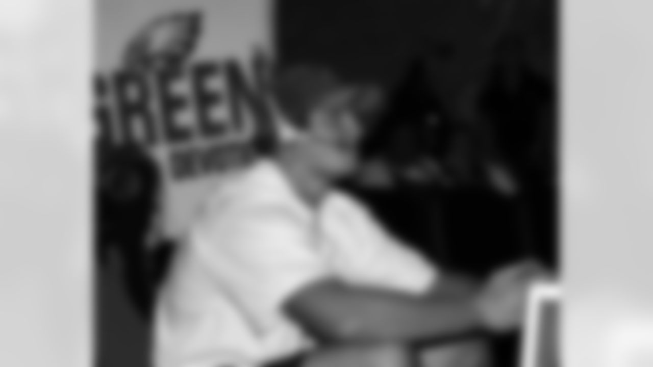 Celek talks smack with the soldiers