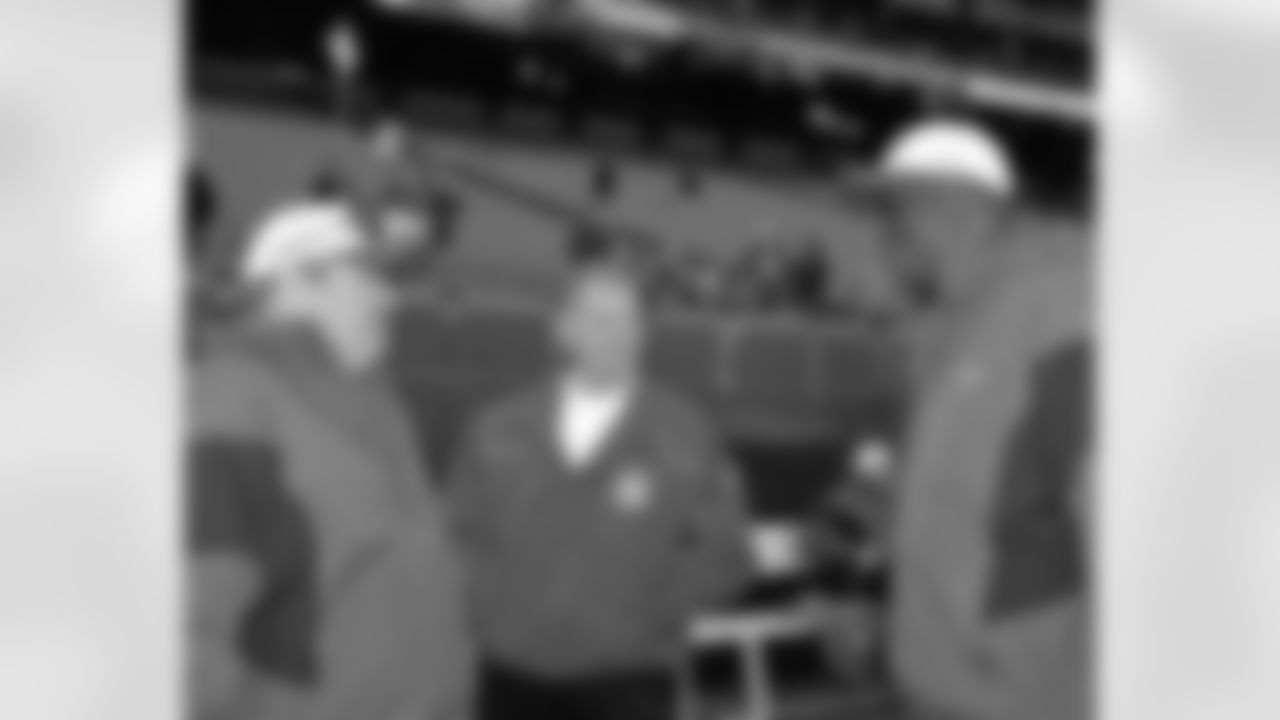 Harold Carmichael (right) chats pregame