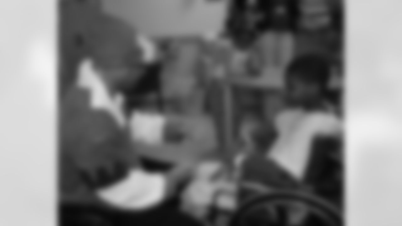 LS Jon Dorenbos performs a magic trick