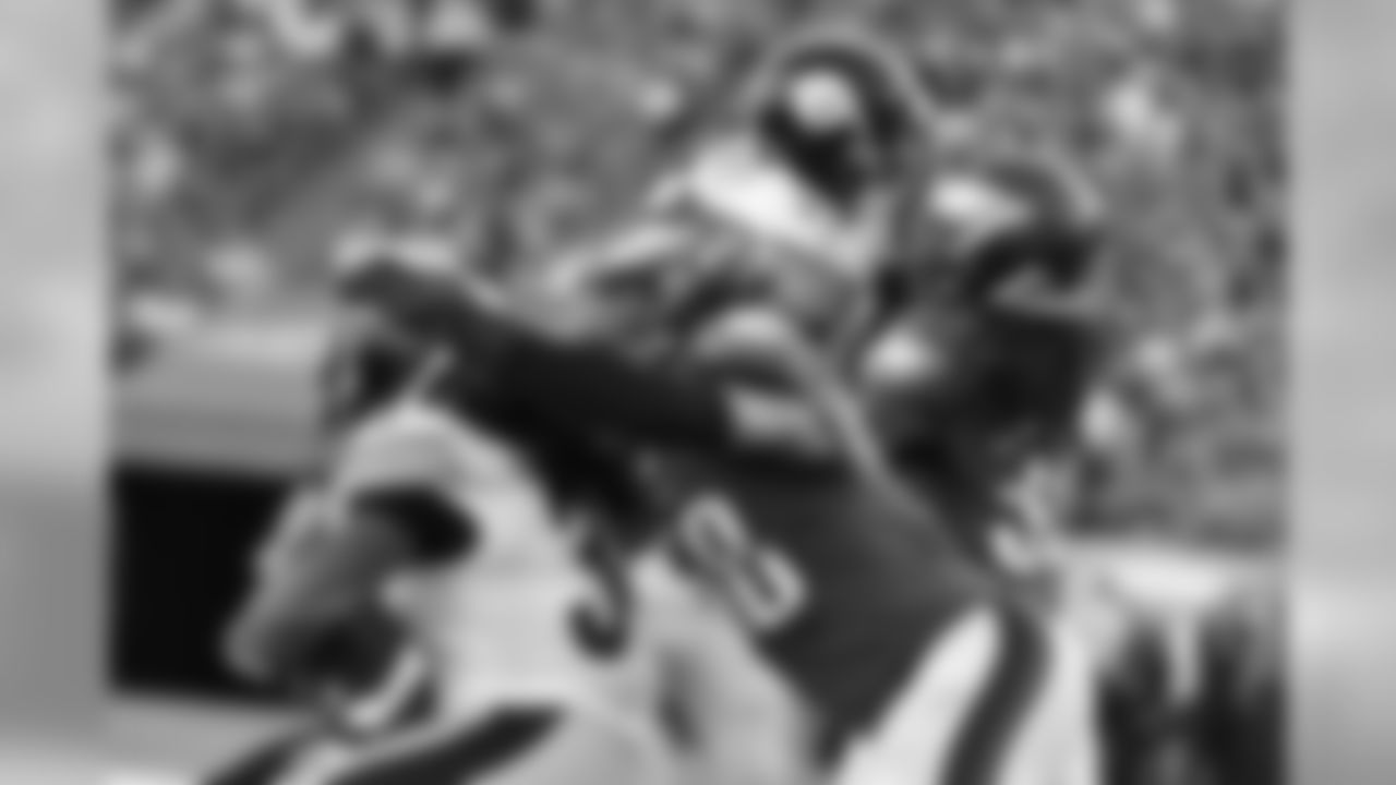 LB Jordan Hicks