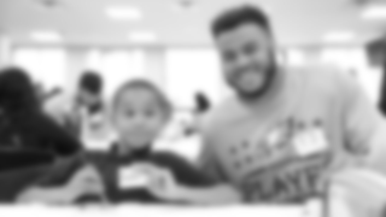 LB T.J. Edwards poses with a student