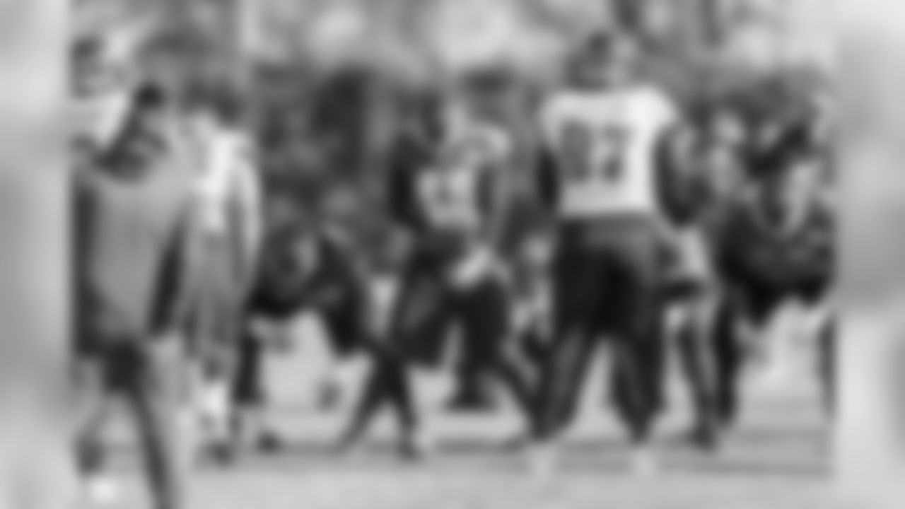 LS Rick Lovato preparing to snap a field goal attempt.