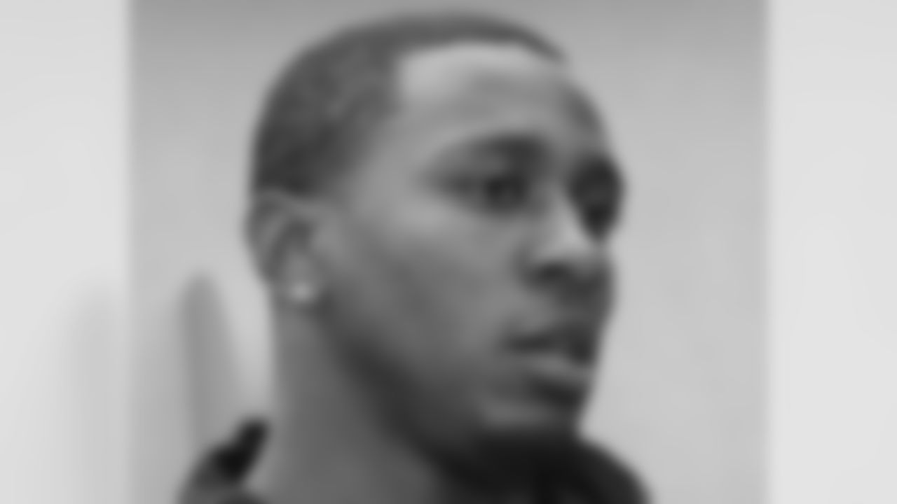 CB Ellis Hobbs arrives in Philadelphia for the first time as a member of the Eagles