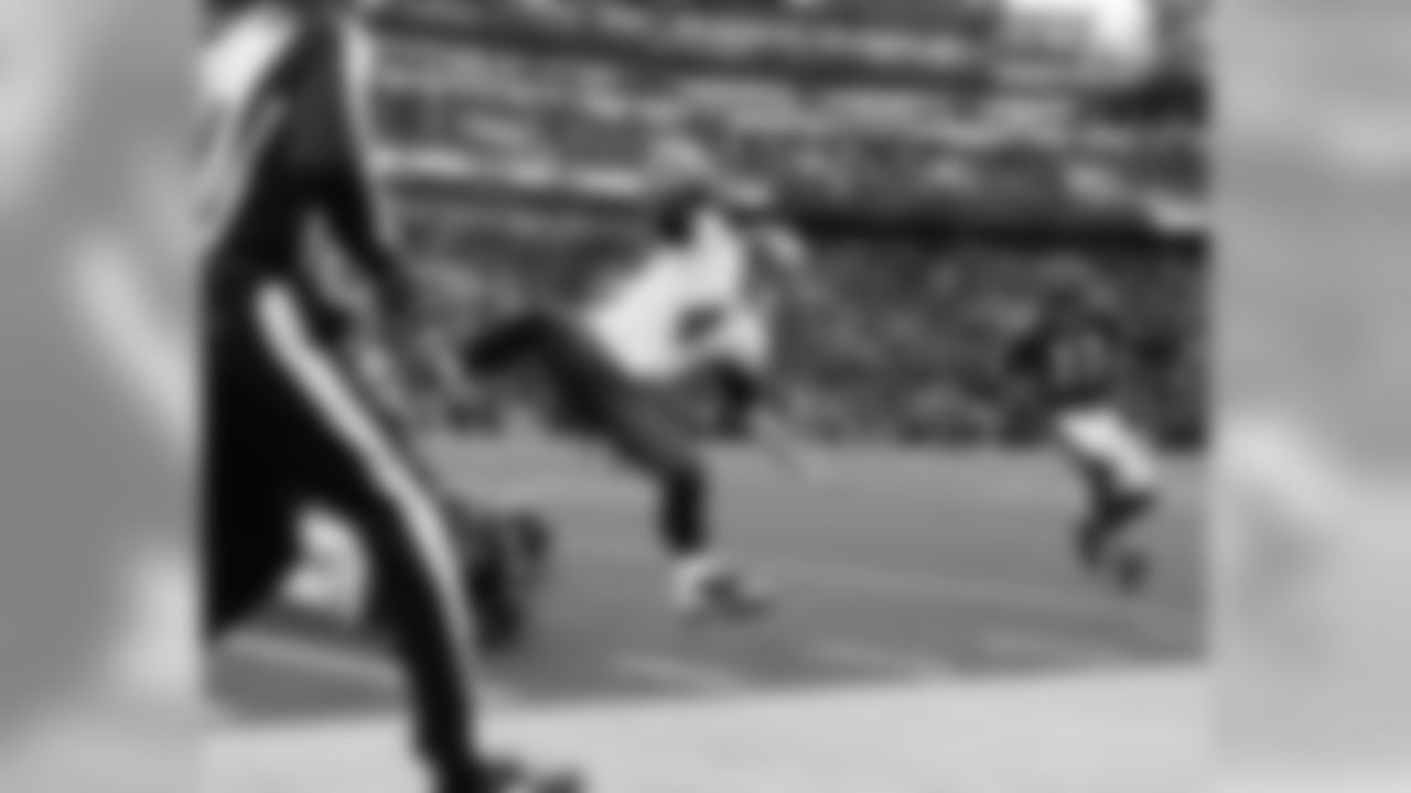 QB Kevin Kolb is tripped up