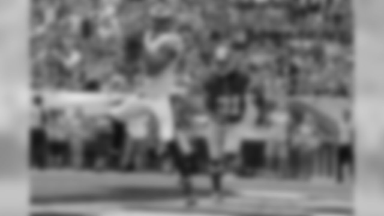Week 3- WR Jordan Matthews hauls in two touchdowns in an Eagles victory