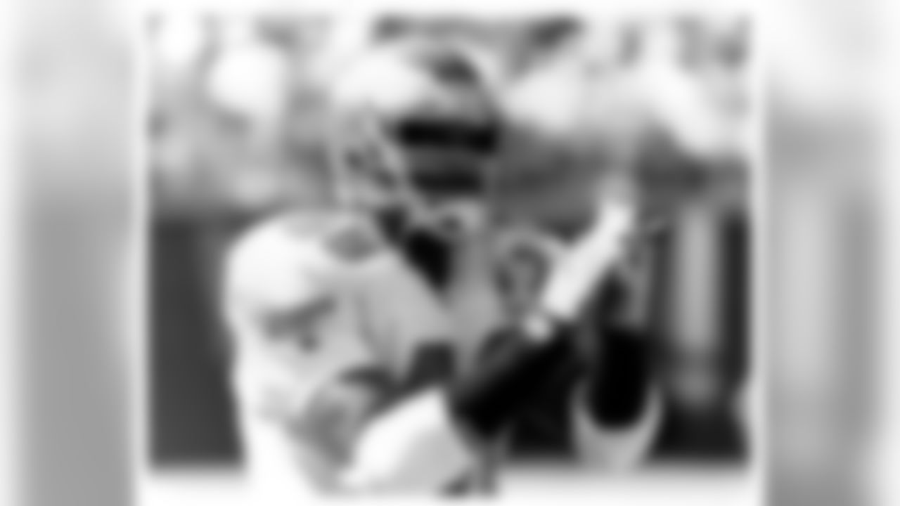 Former Eagles safety