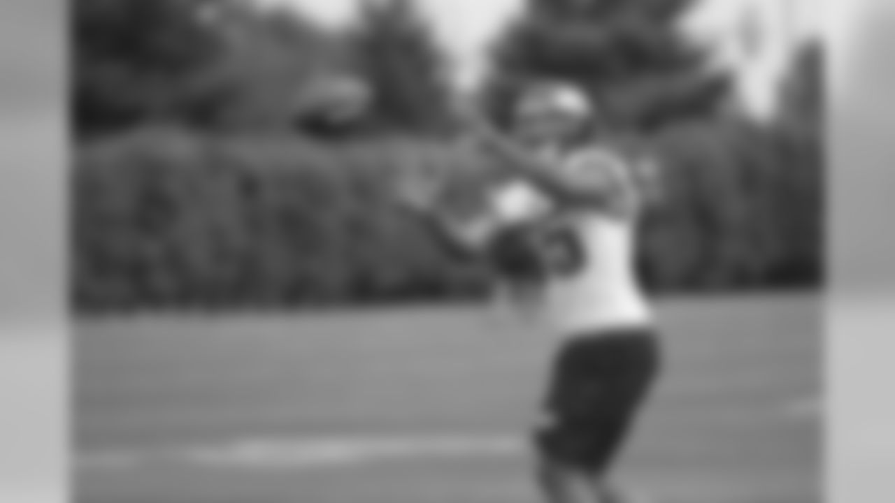LB Mychal Kendricks sets up for the catch