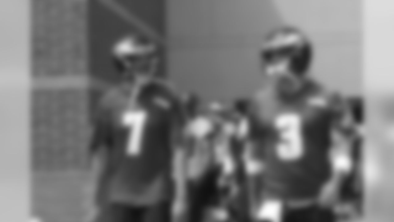 QBs Sam Bradford and Mark Sanchez gear up for practice