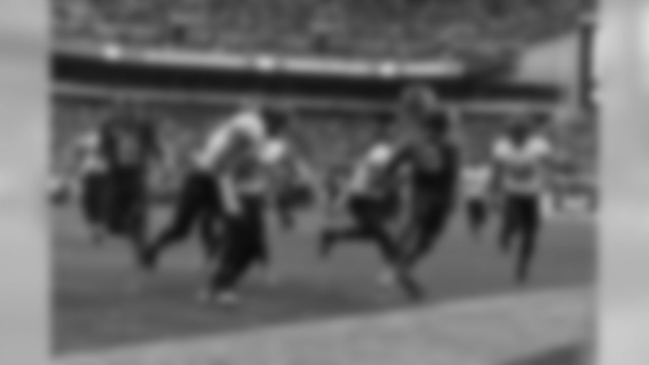 Navy QB Keenan Reynolds reaches for more yards