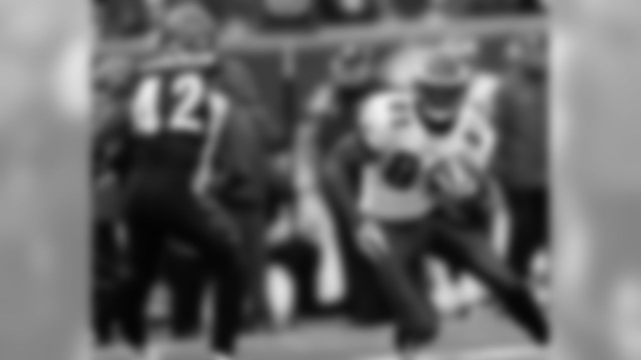WR Jason Avant made a couple of catches
