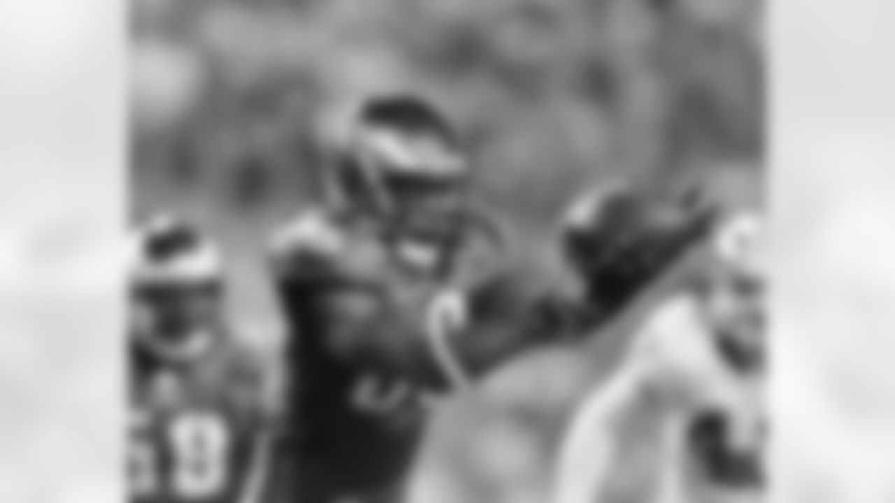 LB Will Witherspoon with his 1st INT as an Eagle