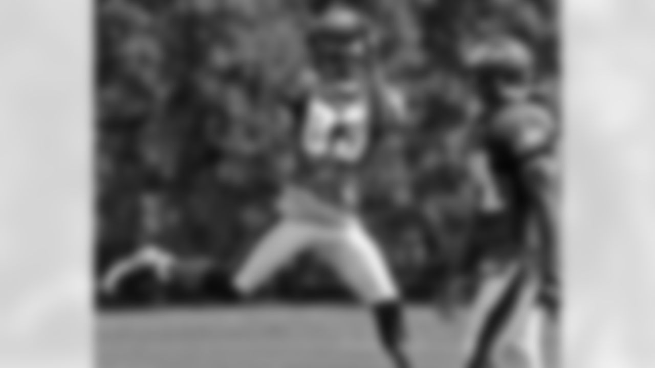 WR Greg Lewis with a grab during a drill