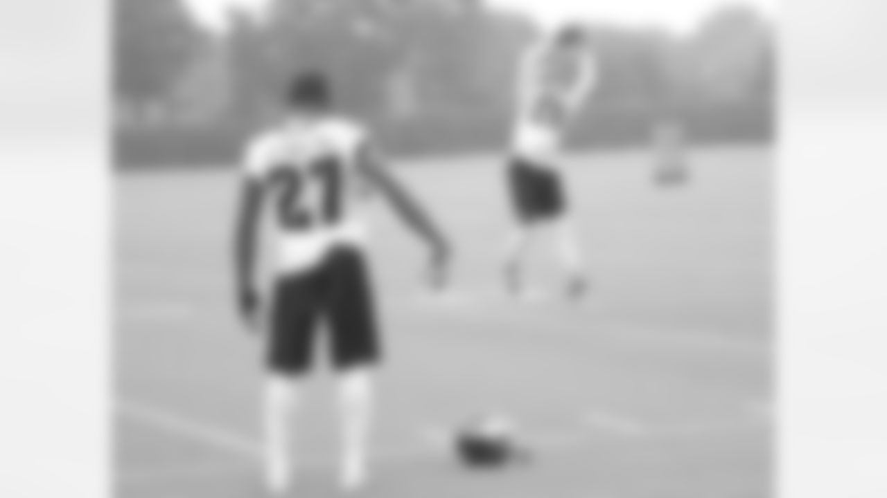 CB Cary Williams leaps up high to bring in the ball