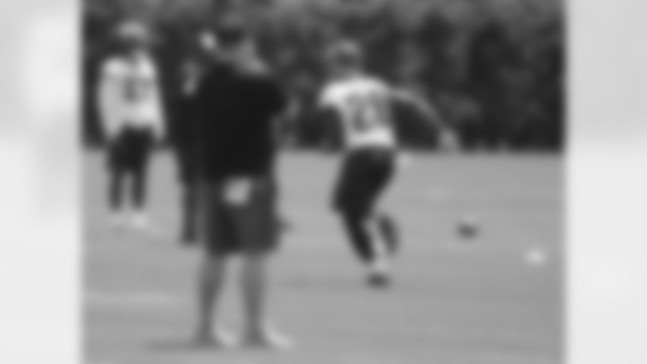 Head coach Chip Kelly watches safety Earl Wolff