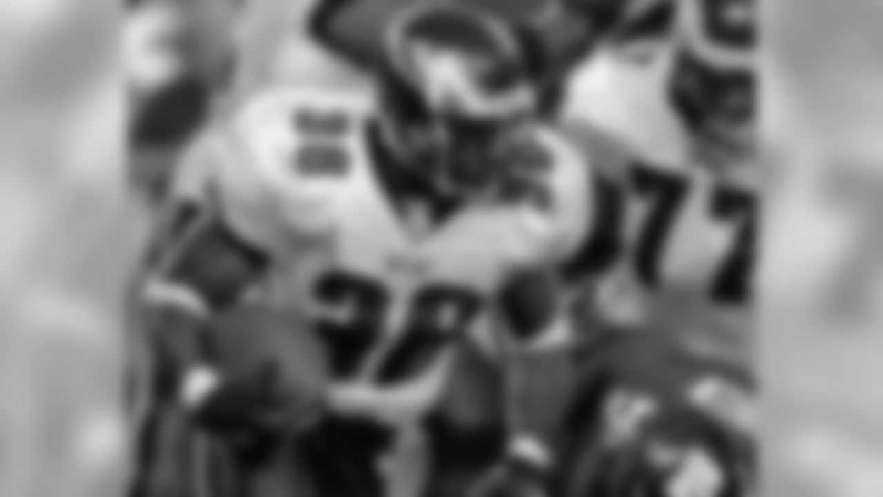 RB Brian Westbrook chalked up 17 carries for 119 yards