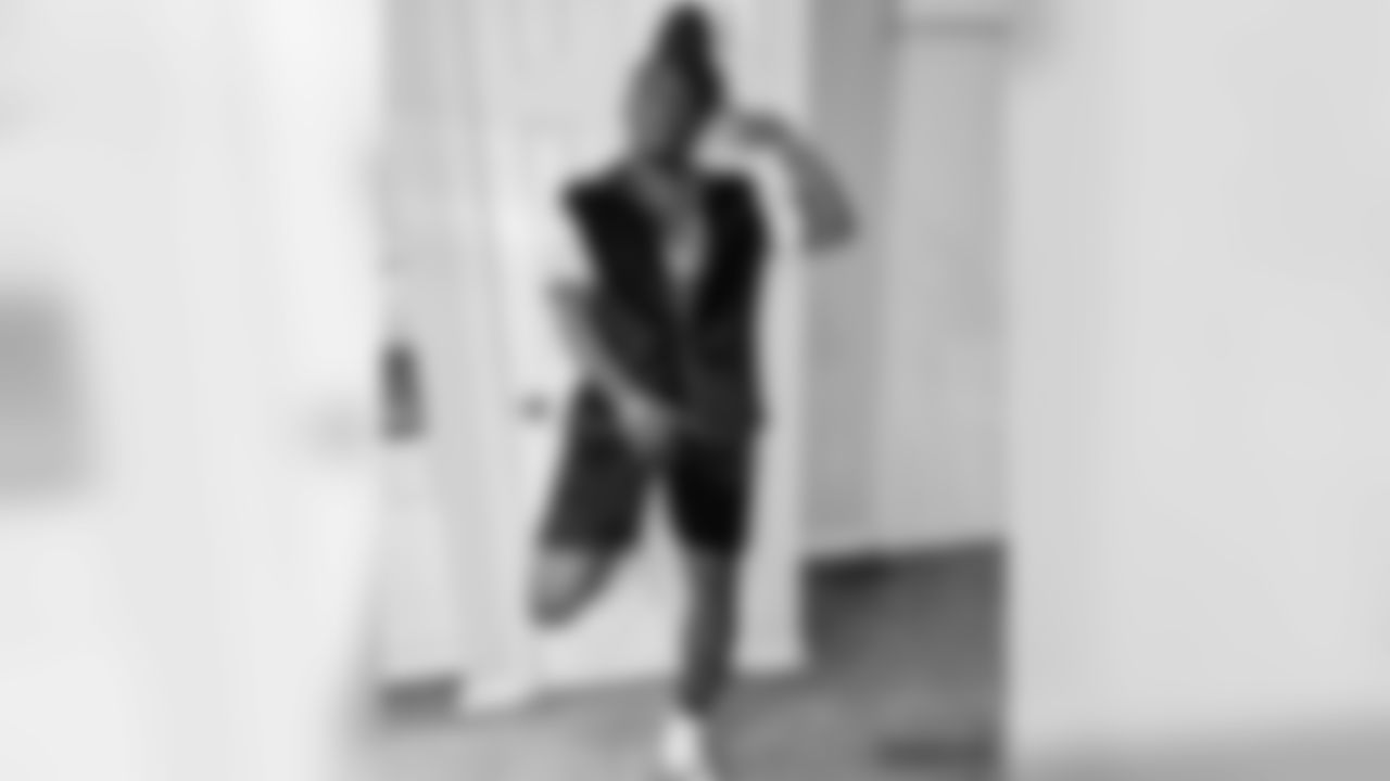 CB Ronald Darby: "Even in my darkest moments people still rely on me to cut the Lights on 💡. #DMV"