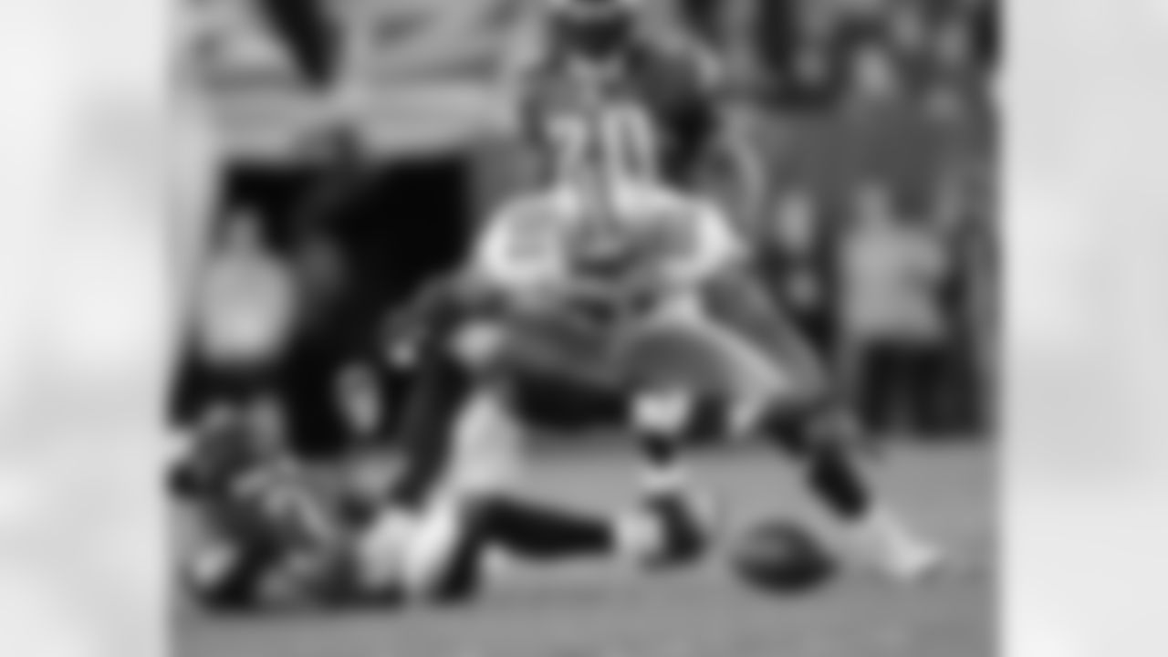 Pass attempt for Dallas WR Terrell Owens is broken up