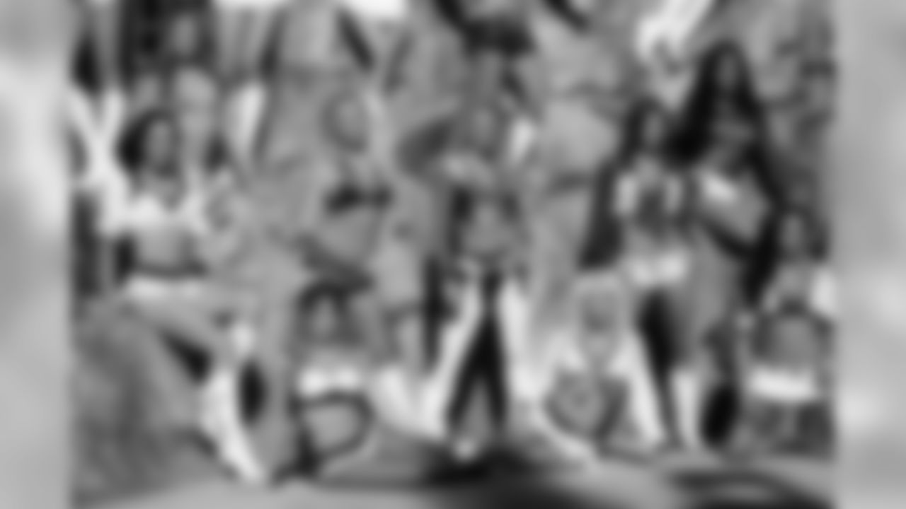The poolside official team photo is a Pro Bowl Cheerleader tradition