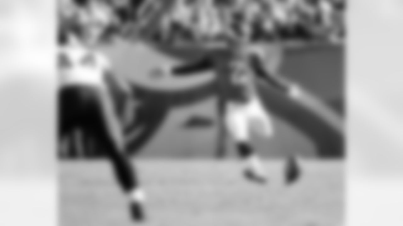 K David Akers kicks off