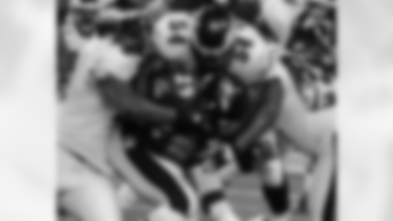 Jeremiah Trotter helps wrap up the Ravens