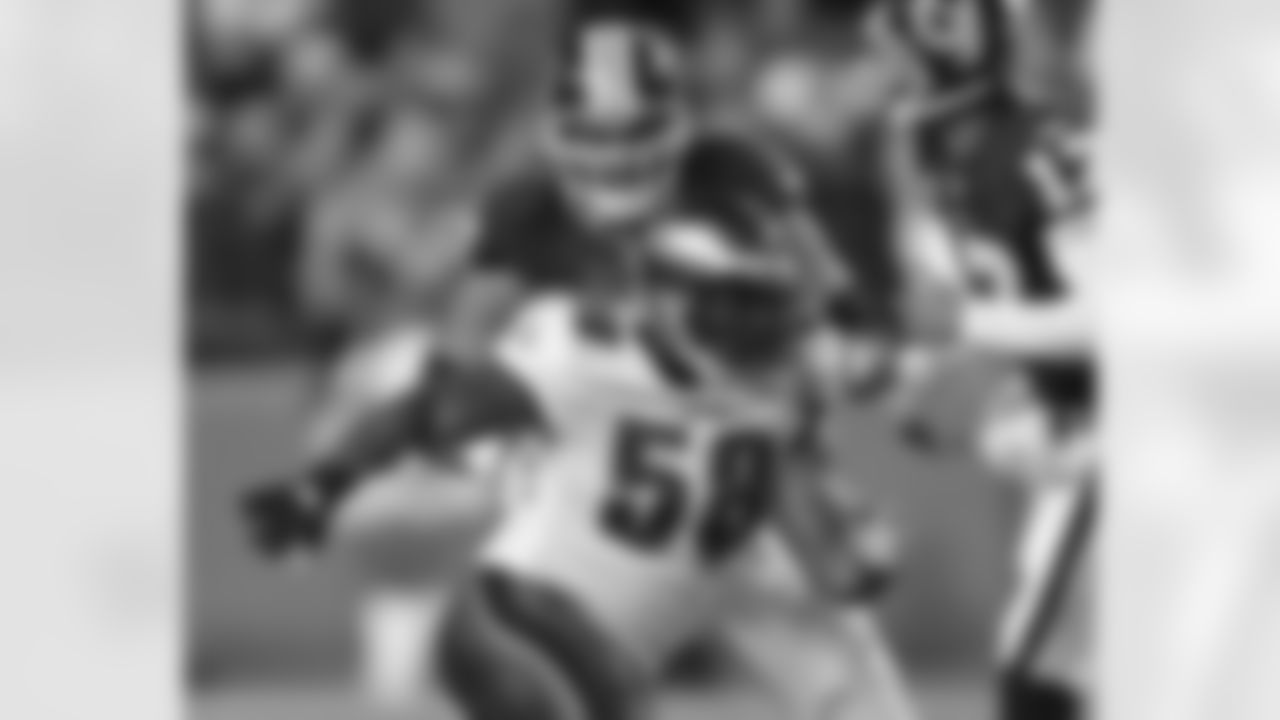 DE Trent Cole brings the heat vs. Redskins