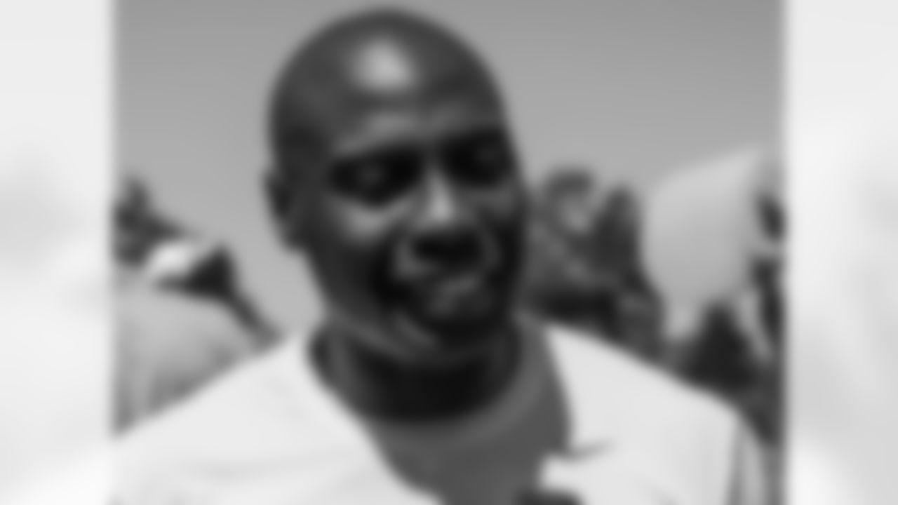RB Felix Jones does an interview after practice