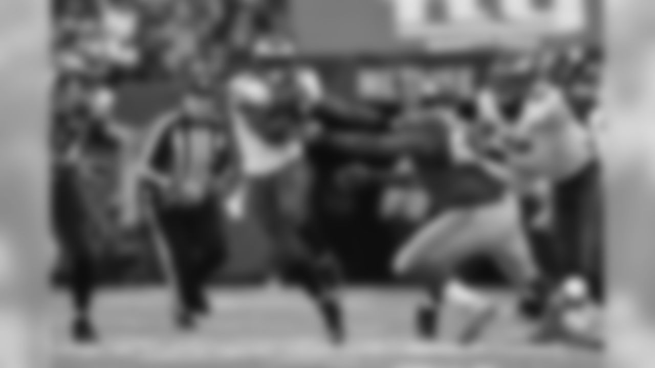 RB LeSean McCoy fighting for extra yards