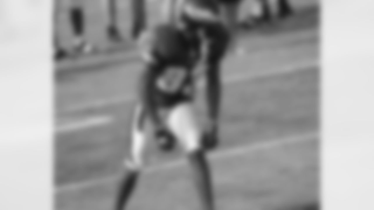 WR Greg Lewis lines up