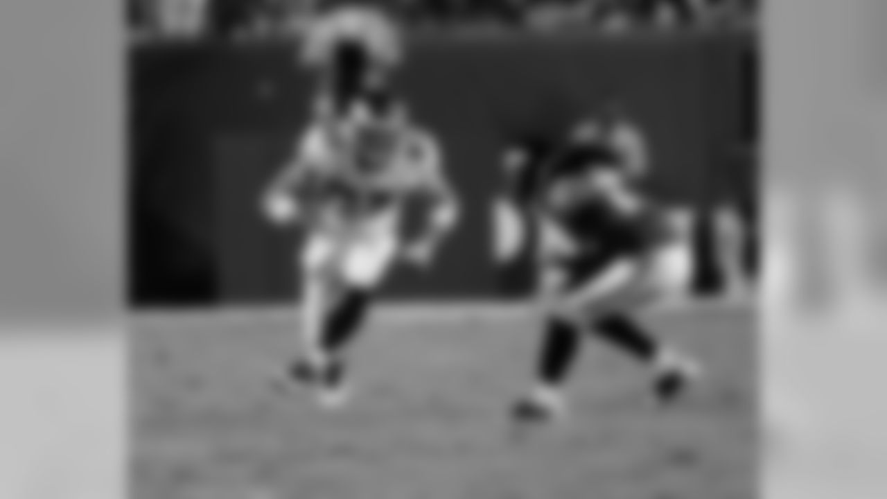 TE Brent Celek with a head of steam