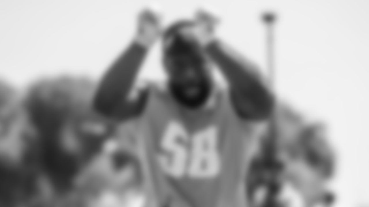 LB Genard Avery