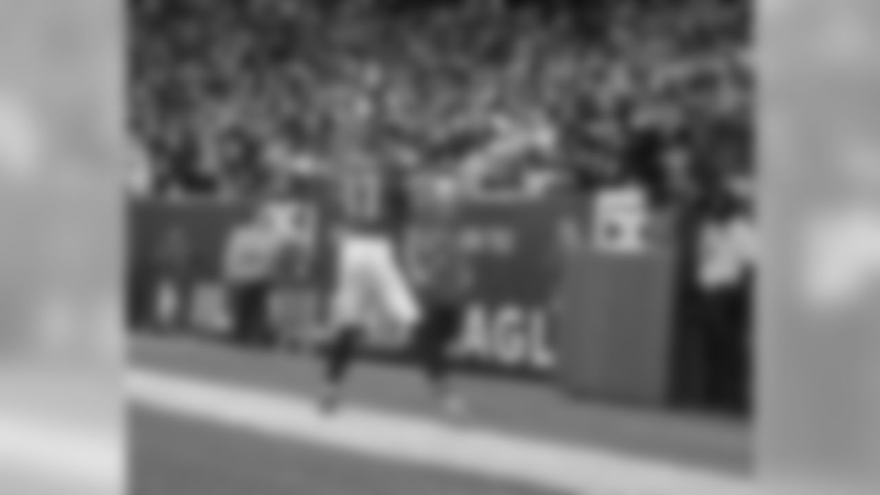 Touchdown ... TE Brent Celek