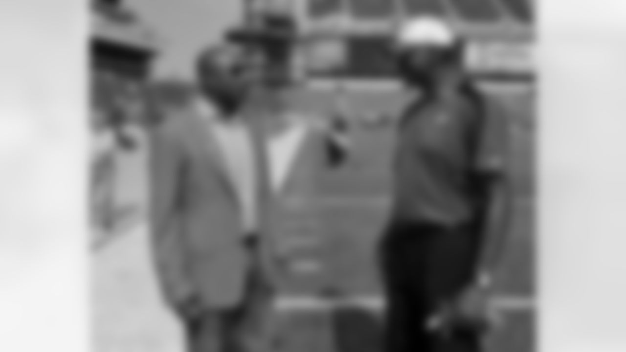 Former Eagles WRs Mike Quick and Harold Carmichael
