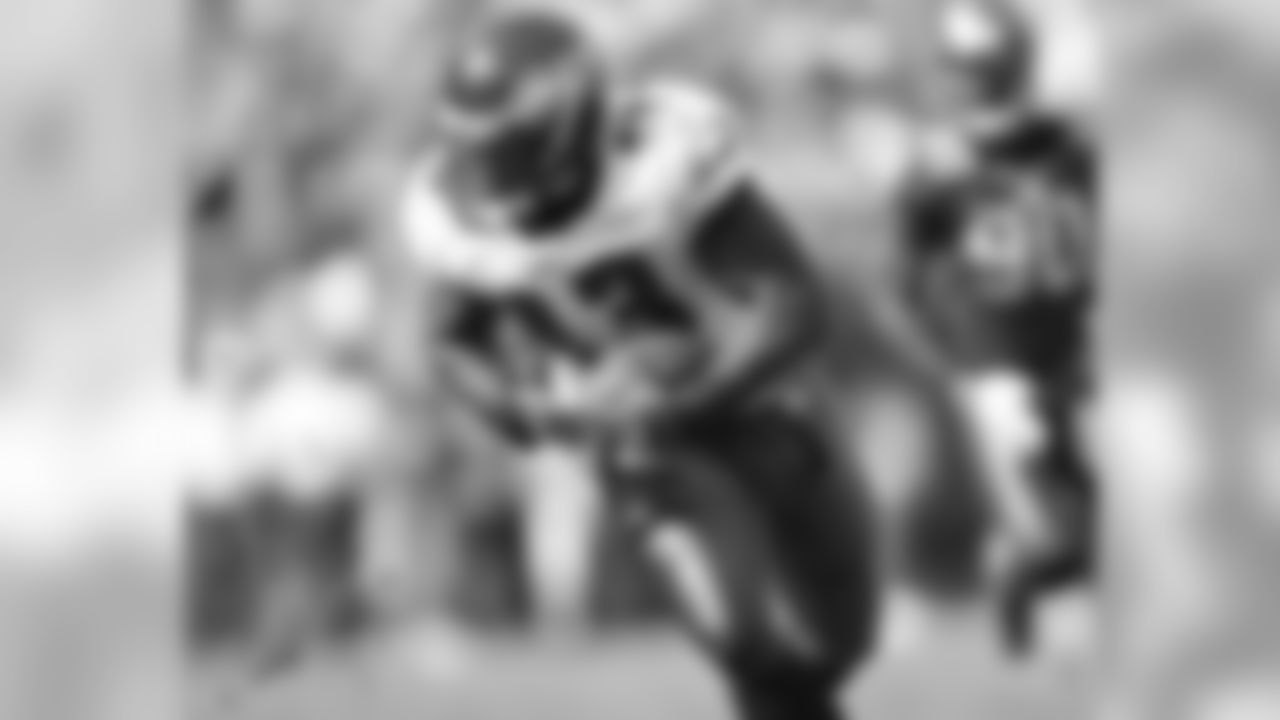 FB Leonard Weaver headed for the end zone vs. Bucs
