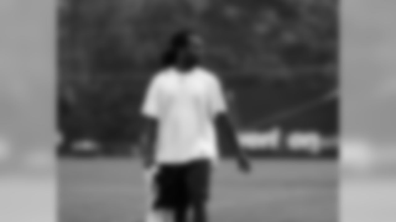 CB Asante Samuel walks off the field following rehab