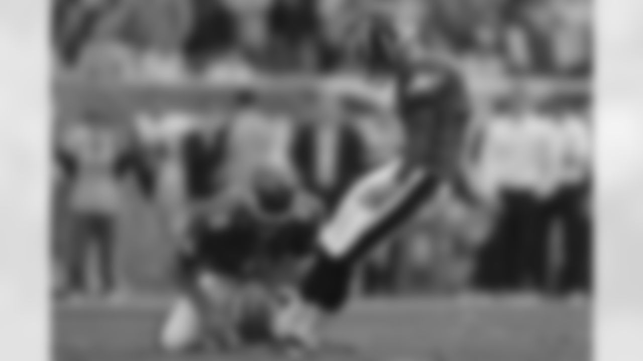 Eagles' kicker Alex Henery makes the extra point.