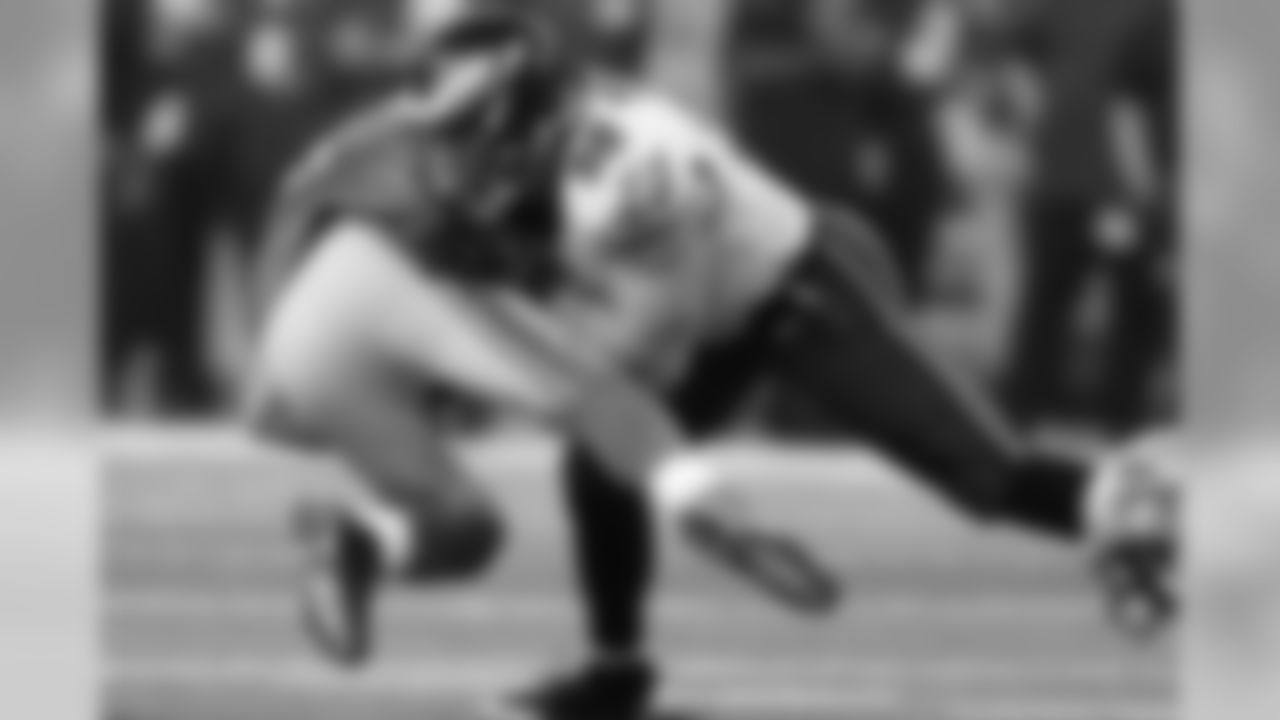 LB Connor Barwin
