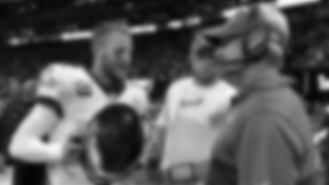 Head coach Doug Pederson and QB Carson Wentz
Philadelphia Eagles vs. Atlanta Falcons at Mercedes-Benz Stadium in Atlanta