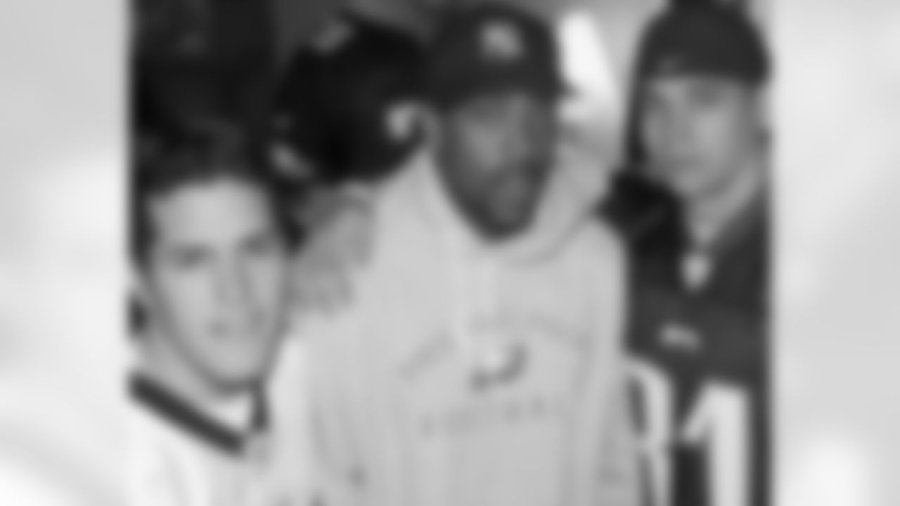 WR Greg Lewis poses with a pair of fans