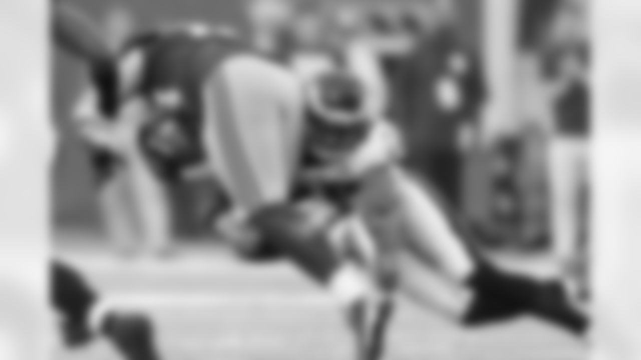 Eagles' safety Nate Allen makes a tackle in the second half of Sunday's week five matchup against the Giants.